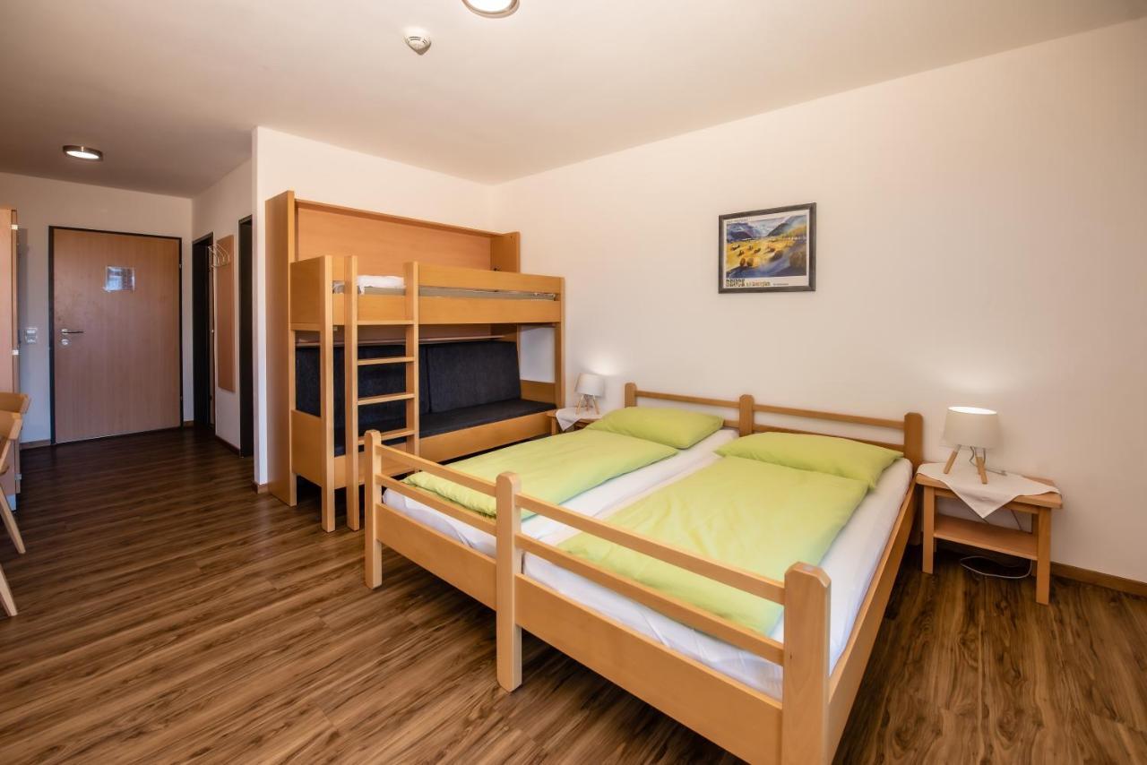 Jugend- Und Familienhotel Venedigerhof นอยเคียร์เชน อัม โกรสเวเนดิเกอร์ ภายนอก รูปภาพ
